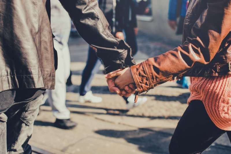 maenner-lassen-sich-von-attraktivitaet-blenden,-wenn-es-ums-geld-geht-—-frauen-nicht maenner-lassen-sich-von-attraktivitaet-blenden,-wenn-es-ums-geld-geht-—-frauen-nicht