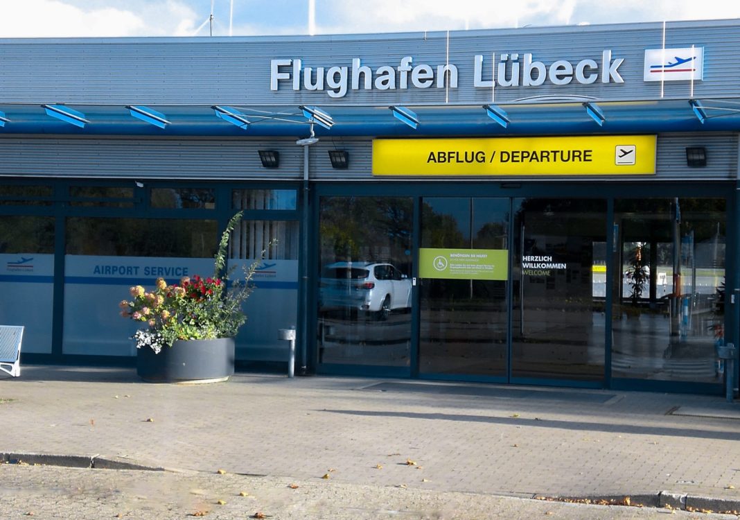 eigenbau-impfstoff:-polizei-loest-impfaktion-am-flughafen-luebeck-auf eigenbau-impfstoff:-polizei-loest-impfaktion-am-flughafen-luebeck-auf