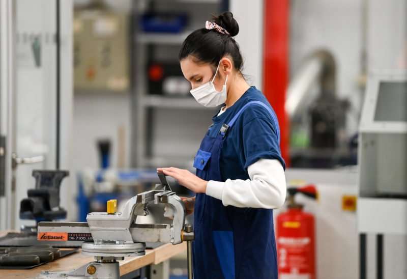 willkommensbonus:-fuer-5000-euro-wuerden-einige-arbeitnehmer-schon-den-job-wechseln willkommensbonus:-fuer-5000-euro-wuerden-einige-arbeitnehmer-schon-den-job-wechseln
