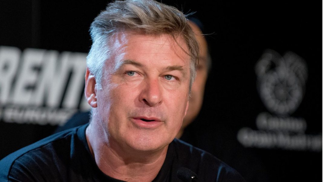 toedlicher-schuss-am-set:-alec-baldwin-im-interview:-“jemand-ist-verantwortlich-fuer-den-vorfall-–-ich-weiss,-dass-ich-es-nicht-bin”