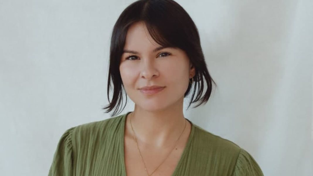 hormone-natuerlich-regulieren:-mit-hormonyoga-zurueck-zur-weiblichkeit:-deria-frank-will-frauen-ermutigen,-nach-ihrem-zyklus-zu-leben