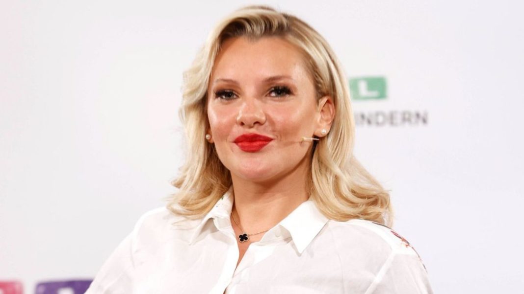 evelyn-burdecki:-emotionaler-post-nach-tod-ihres-vaters evelyn-burdecki:-emotionaler-post-nach-tod-ihres-vaters