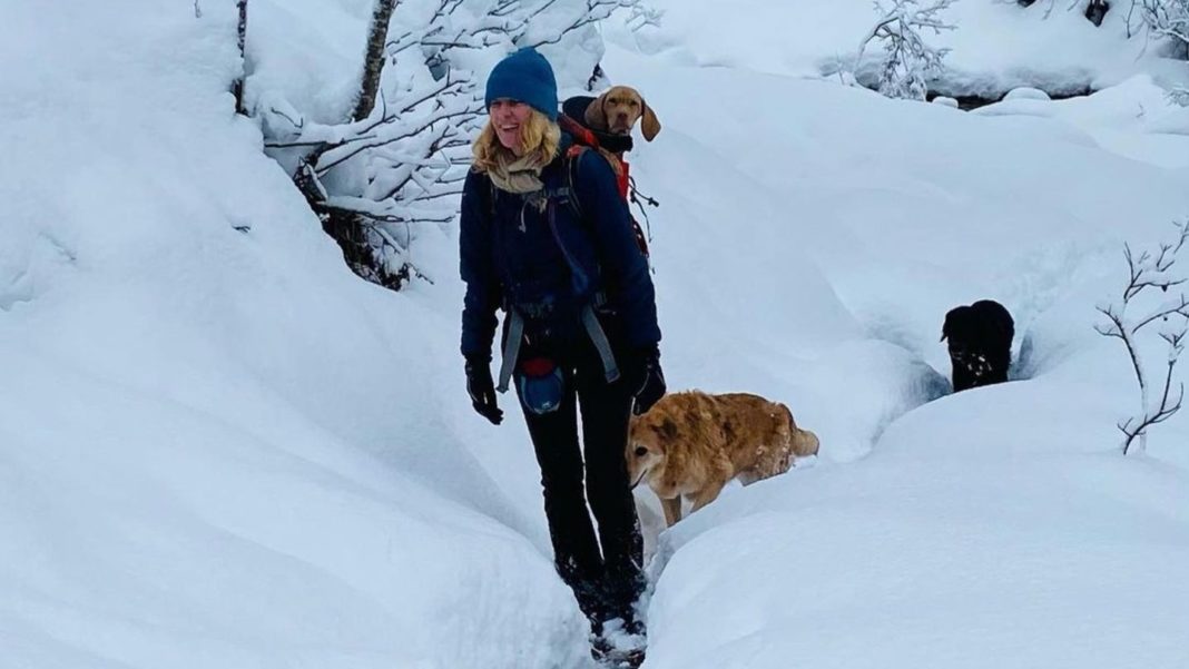 ab-in-den-schnee:-fuer-ihre-suesse-welpendame-macht-maria-furtwaengler-einfach-alles ab-in-den-schnee:-fuer-ihre-suesse-welpendame-macht-maria-furtwaengler-einfach-alles