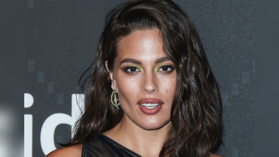 ashley-graham:-zahnluecke-nach-kopfstoss-von-sohn ashley-graham:-zahnluecke-nach-kopfstoss-von-sohn