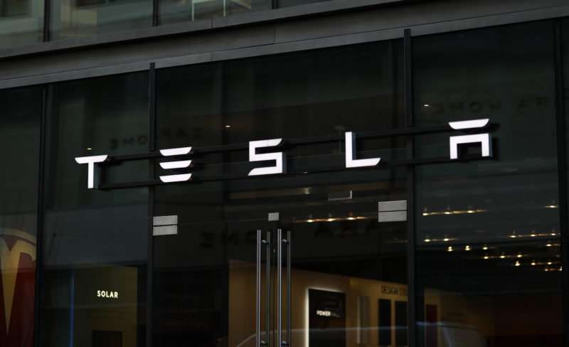 35.000-euro-einstiegsgehalt,-aktienboni-und-rundmails-von-musk:-ein-tesla-verkaeufer-verraet-details 35.000-euro-einstiegsgehalt,-aktienboni-und-rundmails-von-musk:-ein-tesla-verkaeufer-verraet-details