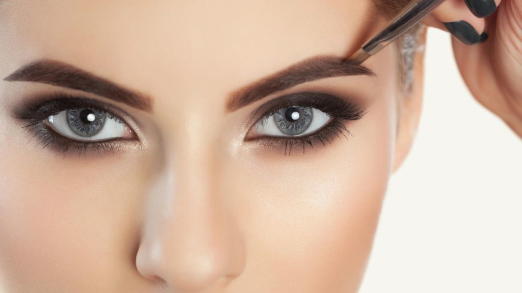 mehr-definition:-augenbrauenpuder-fuer-mehr-fuelle:-so-wenden-sie-das-beauty-gadget-an mehr-definition:-augenbrauenpuder-fuer-mehr-fuelle:-so-wenden-sie-das-beauty-gadget-an