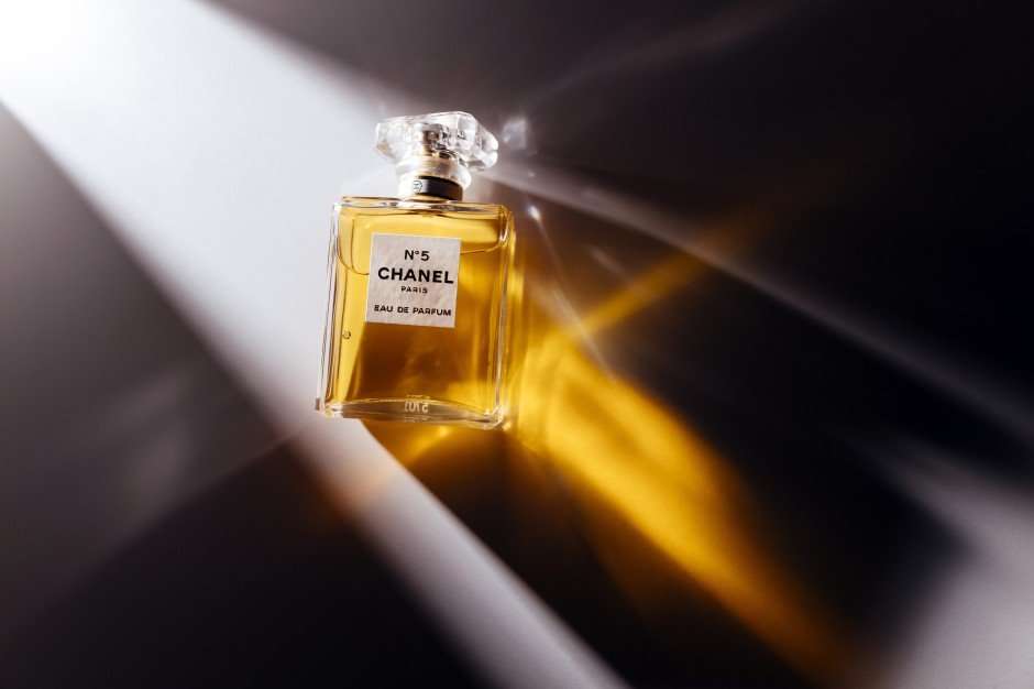 von-chanel-bis-braun:-schoenheitsrevolutionen-seit-hundert-jahren von-chanel-bis-braun:-schoenheitsrevolutionen-seit-hundert-jahren