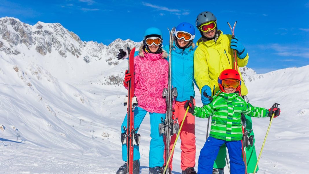 wintersaison-2021/2022:-packliste-fuer-den-skiurlaub:-mit-dieser-uebersicht-vergessen-sie-garantiert-nichts-mehr