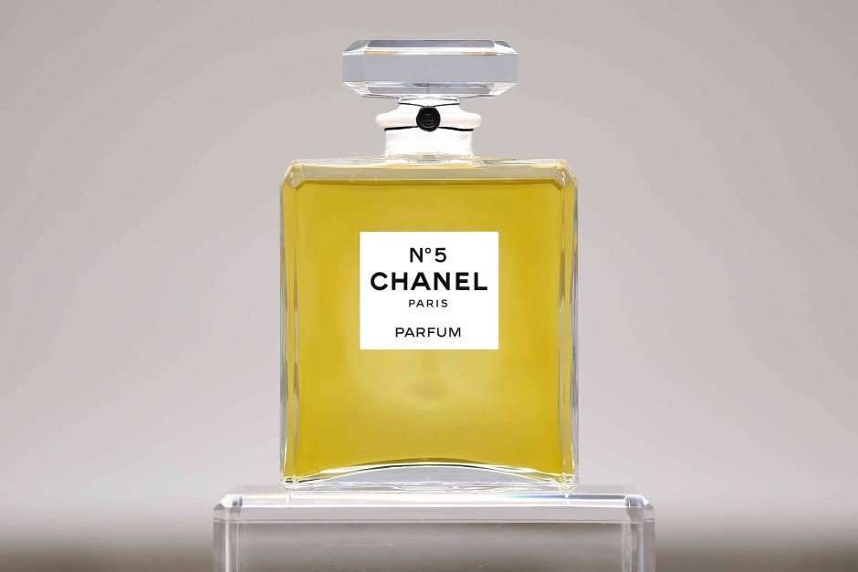 100-jahre-chanel-n°5:-der-duft-der-welt 100-jahre-chanel-n°5:-der-duft-der-welt