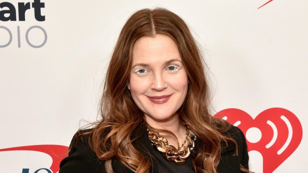 besondere-augenblicke-:-drew-barrymore-traegt-weisse-wimperntusche besondere-augenblicke-:-drew-barrymore-traegt-weisse-wimperntusche