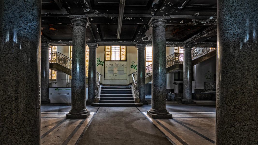 lost-places-in-deutschland:-geisterstaetten:-mitten-in-frankfurts-innenstadt-zerfaellt-das-alte-polizeipraesidium lost-places-in-deutschland:-geisterstaetten:-mitten-in-frankfurts-innenstadt-zerfaellt-das-alte-polizeipraesidium