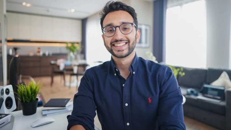dieser-27-jaehrige-arzt-hat-gekuendigt,-um-youtuber-zu-werden-–-jetzt-verdient-er-mehr-als-3,5-millionen-dollar-im-jahr dieser-27-jaehrige-arzt-hat-gekuendigt,-um-youtuber-zu-werden-–-jetzt-verdient-er-mehr-als-3,5-millionen-dollar-im-jahr