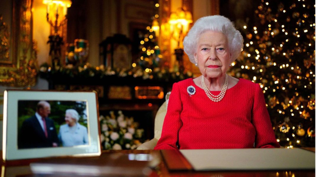 queen-elizabeth:-elizabeth-traegt-brosche-mit-emotionaler-bedeutung queen-elizabeth:-elizabeth-traegt-brosche-mit-emotionaler-bedeutung