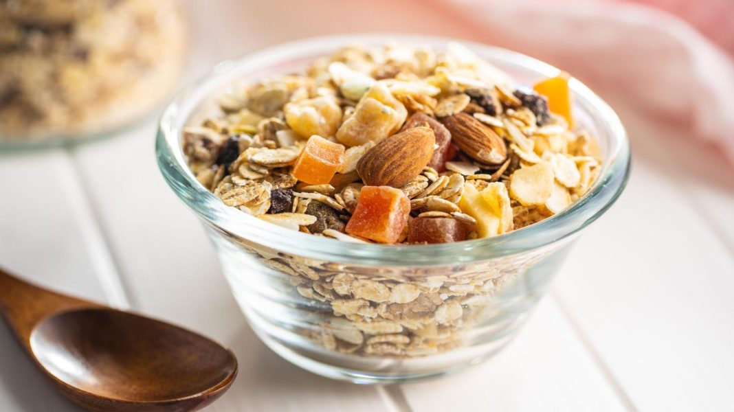 muesli-unter-der-lupe:-jedes-fuenfte-fruchtmuesli-faellt-durch:-oeko-test-weist-verbotene-pestizide-nach