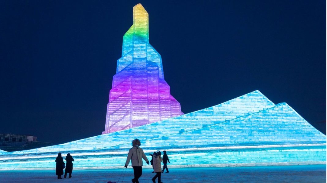 harbin-ice-festival:-tiefgefrorene-traumlandschaften:-so-bunt-leuchten-chinas-eispalaeste harbin-ice-festival:-tiefgefrorene-traumlandschaften:-so-bunt-leuchten-chinas-eispalaeste