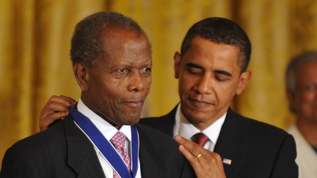 barack-obama:-er-ehrt-den-“bahnbrechenden”-sidney-poitier barack-obama:-er-ehrt-den-“bahnbrechenden”-sidney-poitier