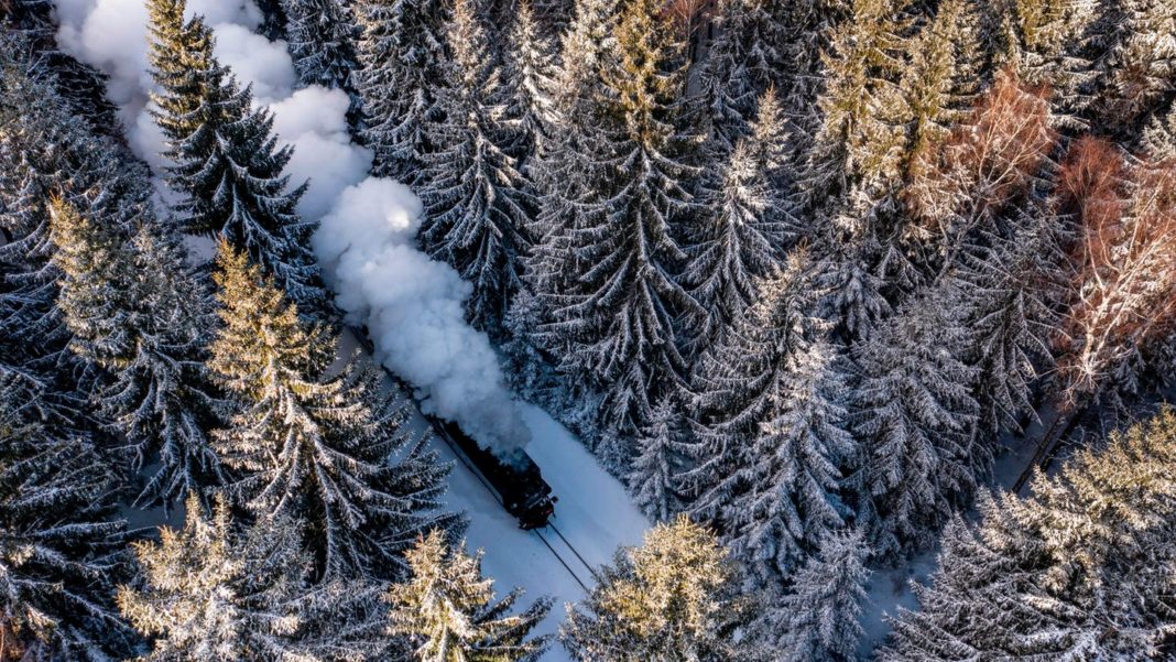saechsische-dampfeisenbahngesellschaft-:-fichtelbergbahn-im-erzgebirge-–-mit-volldampf-durchs-winterwonderland saechsische-dampfeisenbahngesellschaft-:-fichtelbergbahn-im-erzgebirge-–-mit-volldampf-durchs-winterwonderland