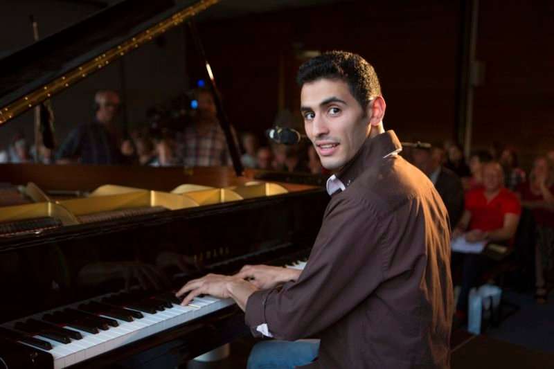 dieser-pianist-spielt-ohne-noten-vor-tausenden-menschen-–-was-ihr-von-ihm-ueber-den-umgang-mit-stress-lernen-koennt dieser-pianist-spielt-ohne-noten-vor-tausenden-menschen-–-was-ihr-von-ihm-ueber-den-umgang-mit-stress-lernen-koennt