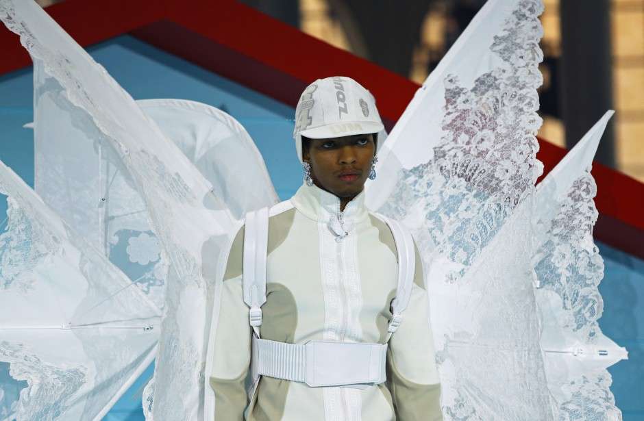 louis-vuitton-zeigt-letzte-kollektion-des-verstorbenen-virgil-abloh-in-paris louis-vuitton-zeigt-letzte-kollektion-des-verstorbenen-virgil-abloh-in-paris