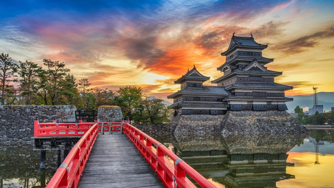sehenswuerdigkeiten:-japanische-schloesser,-die-sie-gesehen-haben-sollten-–-praechtige-burgen-gibt-es-nicht-nur-in-europa