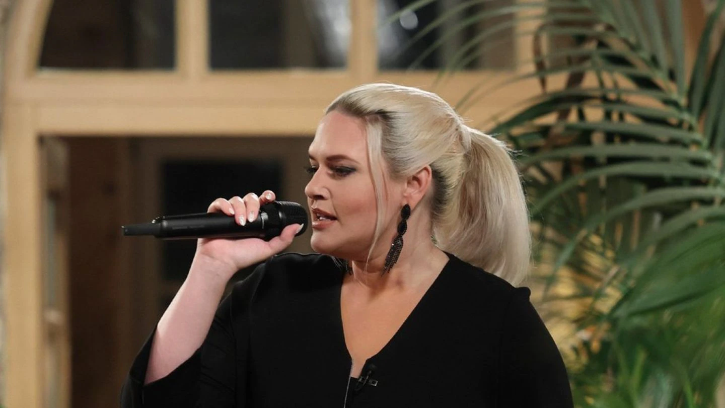 “klassentreffen-der-dschungelstars”:-sarah-knappik-sorgt-fuer-wirbel “klassentreffen-der-dschungelstars”:-sarah-knappik-sorgt-fuer-wirbel