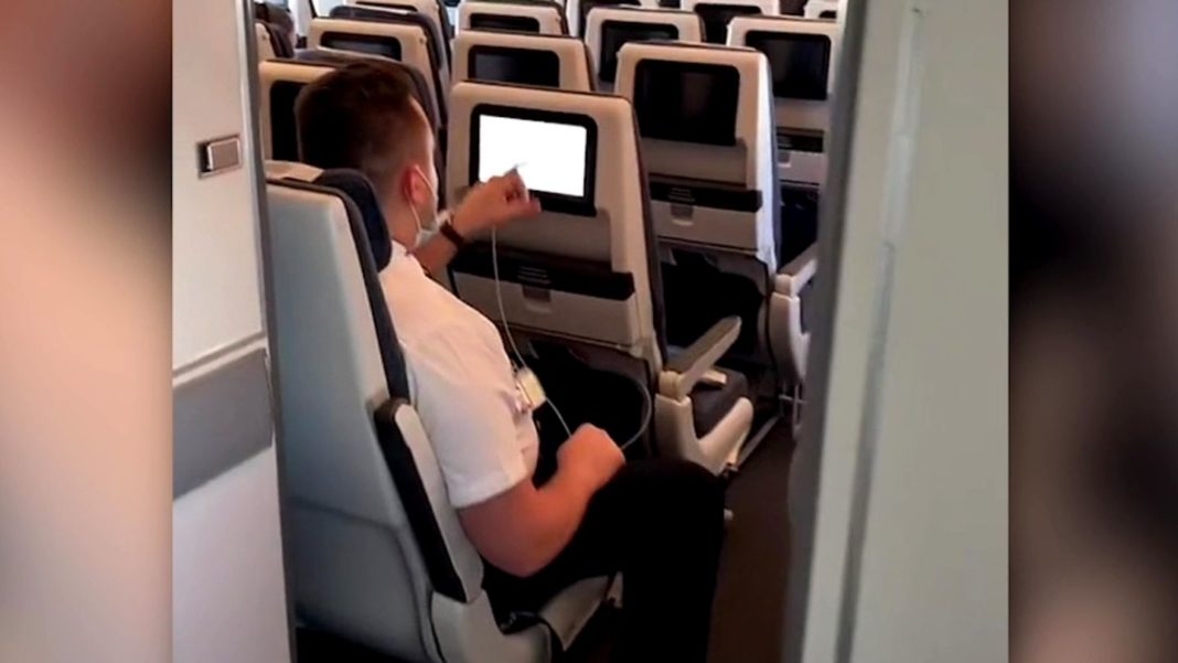 jumbojet-als-privatflieger:-jumbojet-als-privatflieger-–-tiktoker-hat-komplettes-flugzeug-(und-alle-snacks)-fuer-sich-alleine