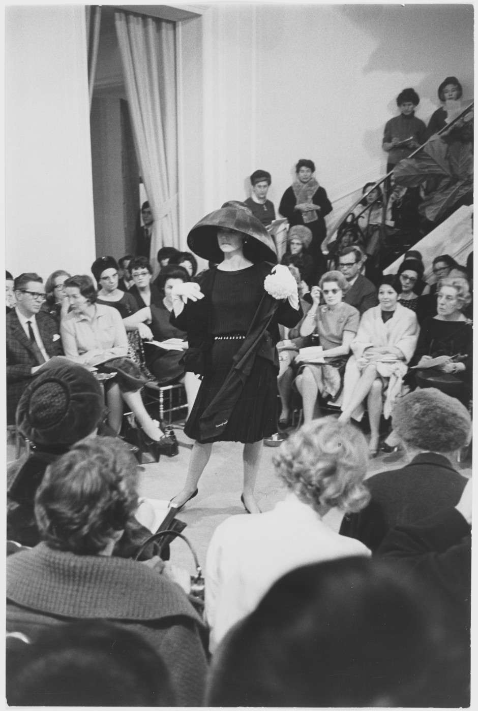 vor-60-jahren-praesentierte-yves-saint-laurent-die-erste-kollektion vor-60-jahren-praesentierte-yves-saint-laurent-die-erste-kollektion