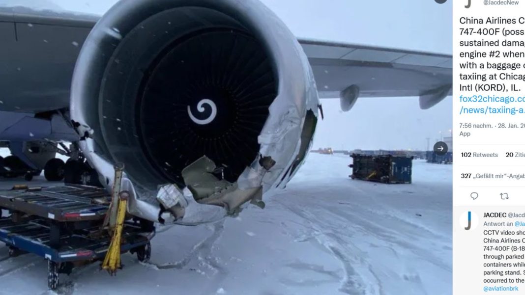 o’hare-international-airport:-zwischenfall-in-chicago:-fracht-jumbo-rast-in-abgestellte-gepaeckwagen o’hare-international-airport:-zwischenfall-in-chicago:-fracht-jumbo-rast-in-abgestellte-gepaeckwagen