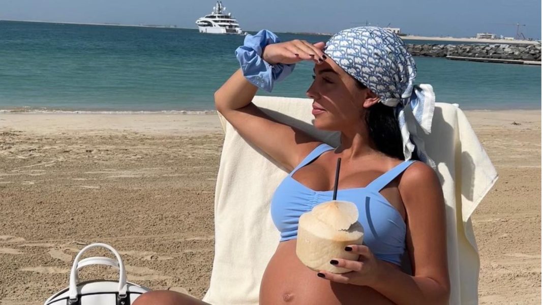 schoen-schwanger:-ist-ihr-outfit-schon-ein-hinweis-auf-das-geschlecht-ihrer-babys? schoen-schwanger:-ist-ihr-outfit-schon-ein-hinweis-auf-das-geschlecht-ihrer-babys?