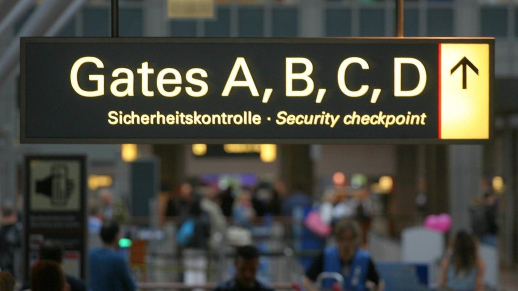 nadeloehr-sicherheitskontrolle:-bund-muss-bei-ueberlanger-wartezeit-am-flughafen-haften
