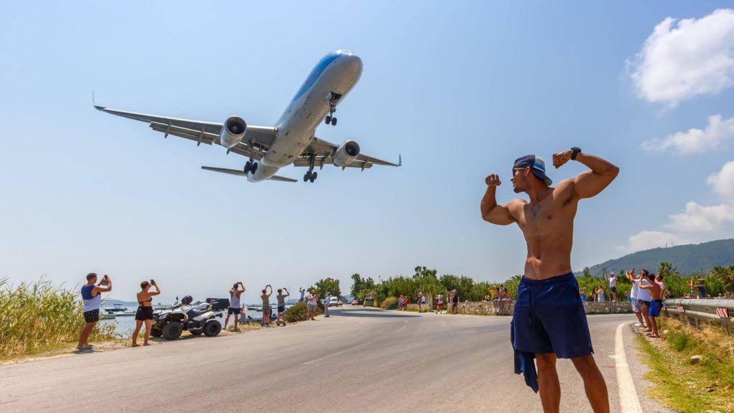 follow-me:-vom-ferienflieger-zum-iron-maiden-tourbus-und-frachtflugzeug:-40-jahre-boeing-757 follow-me:-vom-ferienflieger-zum-iron-maiden-tourbus-und-frachtflugzeug:-40-jahre-boeing-757