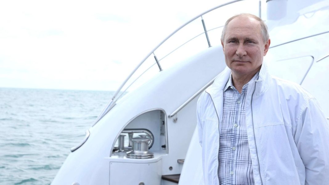 ueberholung-bei-blohm+voss:-nach-aufenthalt-in-hamburg:-putins-privatyacht-“graceful”-nimmt-schnellsten-kurs-auf-kaliningrad ueberholung-bei-blohm+voss:-nach-aufenthalt-in-hamburg:-putins-privatyacht-“graceful”-nimmt-schnellsten-kurs-auf-kaliningrad