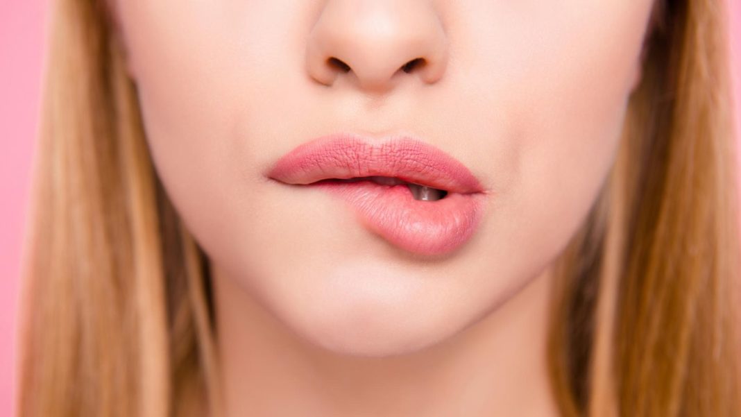gesunde-lippen:-lippenpflege-fuer-trockene-und-rissige-haut:-so-schuetzen-sie-ihre-lippen gesunde-lippen:-lippenpflege-fuer-trockene-und-rissige-haut:-so-schuetzen-sie-ihre-lippen