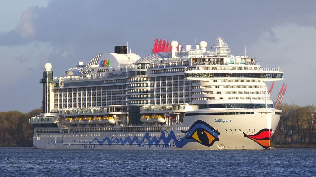 sturmtief-“ylenia”:-“aida-prima”:-kreuzfahrtschiff-haengt-mit-passagieren-im-orkan-vor-helgoland-fest sturmtief-“ylenia”:-“aida-prima”:-kreuzfahrtschiff-haengt-mit-passagieren-im-orkan-vor-helgoland-fest