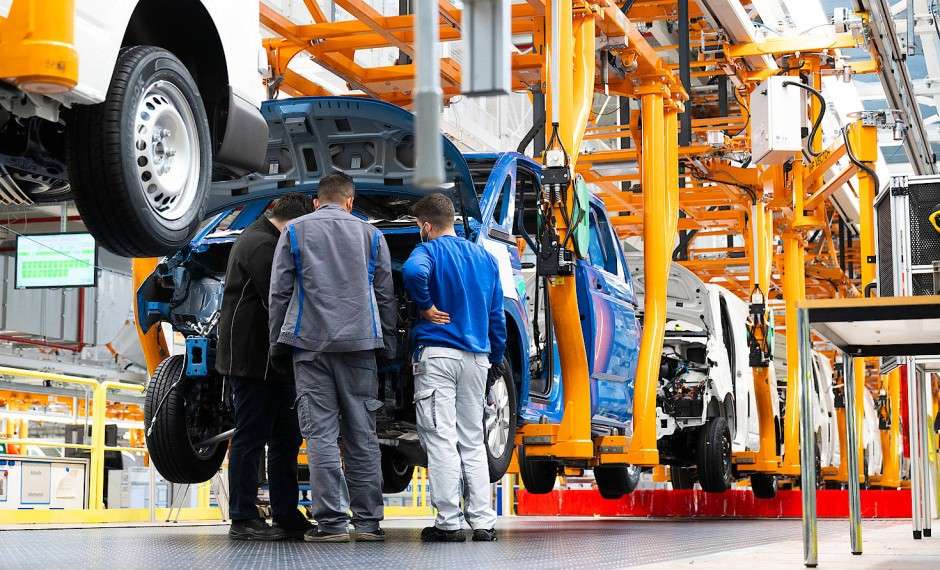 chipmangel-fuehrt-zu-rekordtief-bei-neuwagen-zulassungen chipmangel-fuehrt-zu-rekordtief-bei-neuwagen-zulassungen