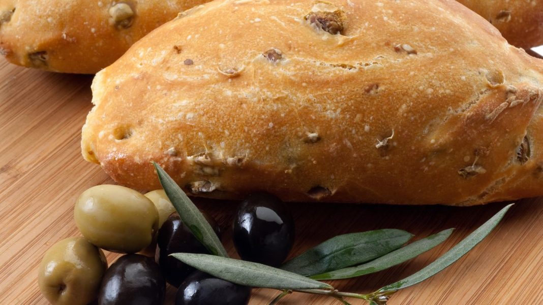 blitzrezept:-dieses-frische-olivenbrot-ist-in-nur-10-minuten-zubereitet