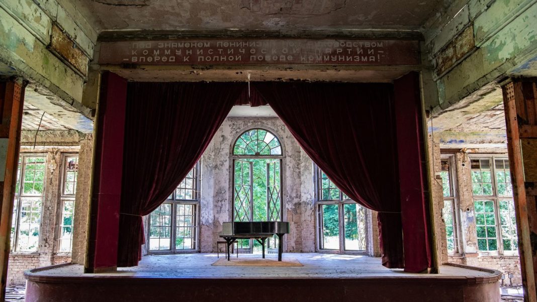 ehemalige-lungenheilanstalt-:-lost-places-am-grabowsee:-von-der-heilstaette-zur-horrorfilmkulisse ehemalige-lungenheilanstalt-:-lost-places-am-grabowsee:-von-der-heilstaette-zur-horrorfilmkulisse