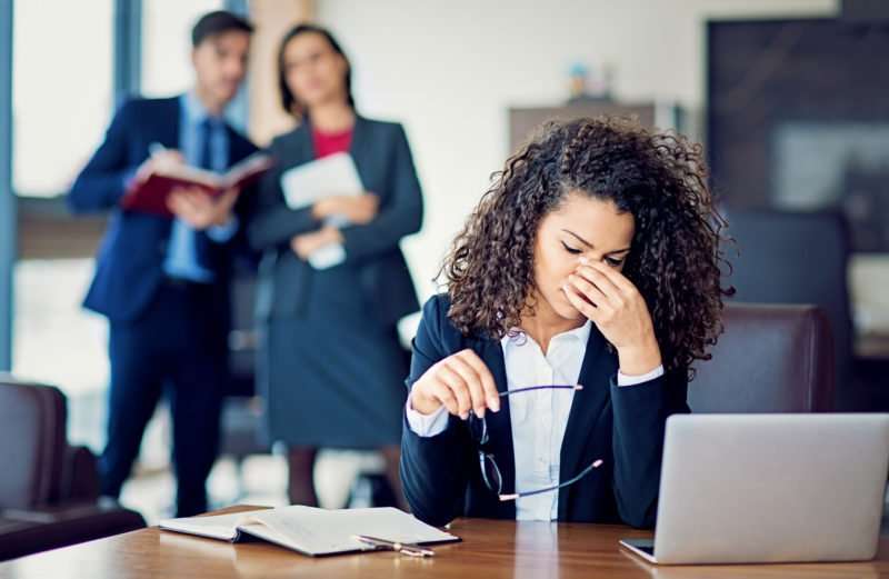 gaslighting-am-arbeitsplatz:-wie-ihr-erkennt,-ob-euch-jemand-in-eurem-arbeitsumfeld-manipuliert gaslighting-am-arbeitsplatz:-wie-ihr-erkennt,-ob-euch-jemand-in-eurem-arbeitsumfeld-manipuliert