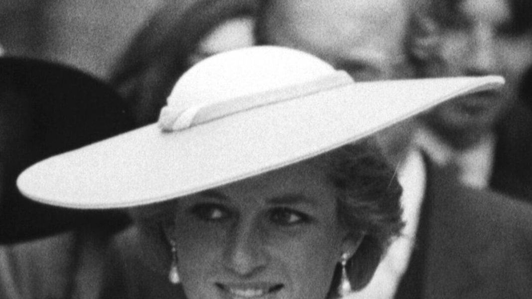 prinzessin-diana:-ausstellung-zeigt-unbekanntes-portraet prinzessin-diana:-ausstellung-zeigt-unbekanntes-portraet