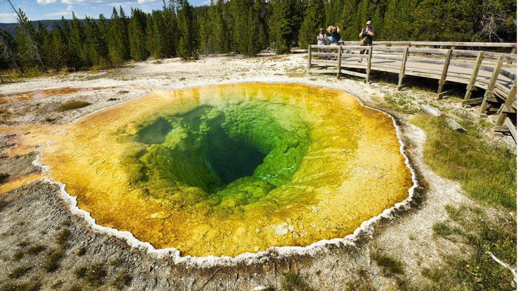aeltester-nationalpark-der-usa:-atemberaubende-naturschauspiele:-der-yellowstone-nationalpark-feiert-150.-geburtstag aeltester-nationalpark-der-usa:-atemberaubende-naturschauspiele:-der-yellowstone-nationalpark-feiert-150.-geburtstag