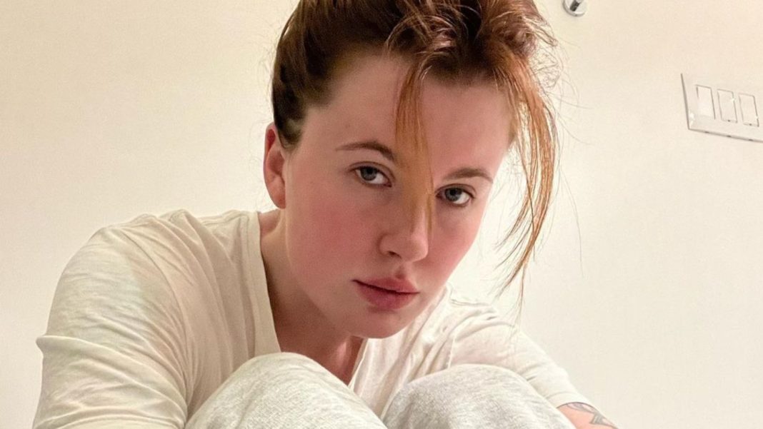ireland-baldwin:-ireland-baldwin-erleidet-panikattacke-durch-kaffeekonsum ireland-baldwin:-ireland-baldwin-erleidet-panikattacke-durch-kaffeekonsum