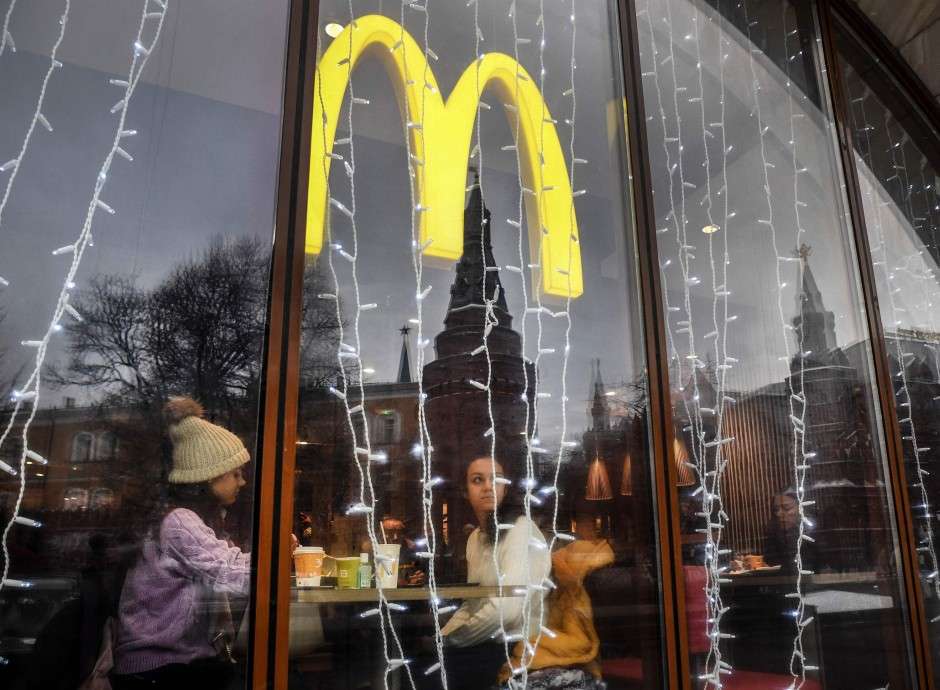 coca-cola,-starbucks-und-mcdonald’s-ziehen-sich-aus-russland-zurueck coca-cola,-starbucks-und-mcdonald’s-ziehen-sich-aus-russland-zurueck