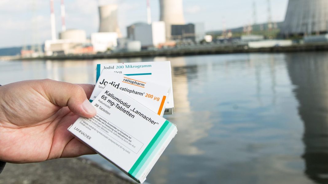 sorge-vor-strahlung:-nachfrage-nach-jodtabletten-steigt-–-experten-warnen-vor-einnahme sorge-vor-strahlung:-nachfrage-nach-jodtabletten-steigt-–-experten-warnen-vor-einnahme