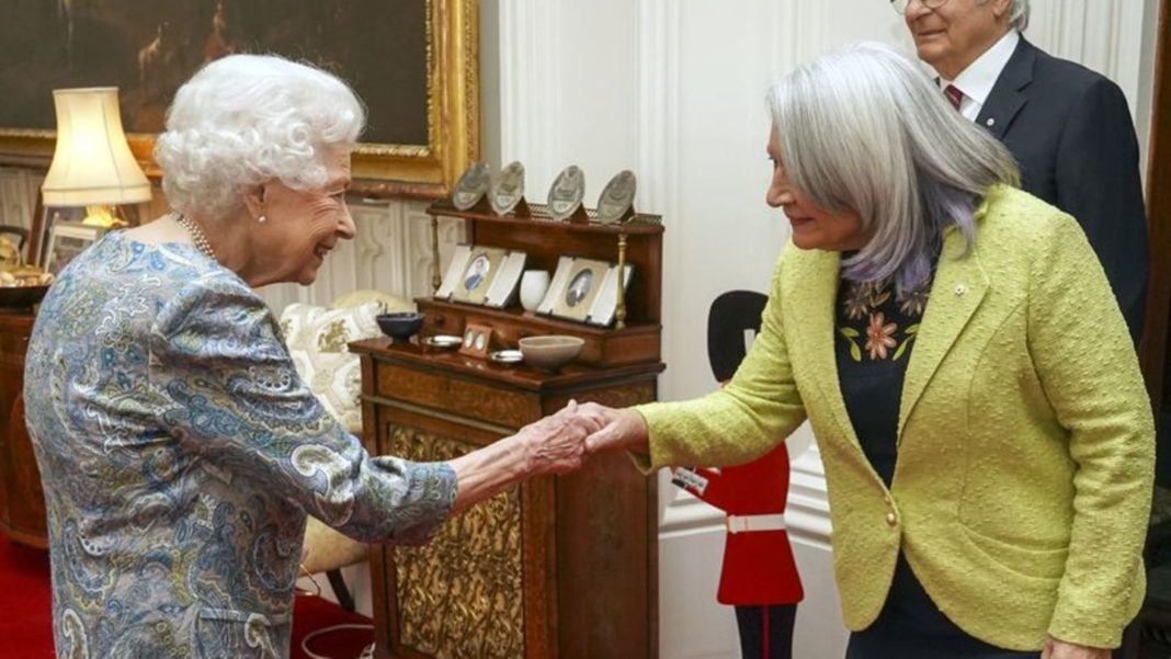 adel:-queen-empfaengt-ihre-stellvertreterin-aus-kanada-zum-tee adel:-queen-empfaengt-ihre-stellvertreterin-aus-kanada-zum-tee