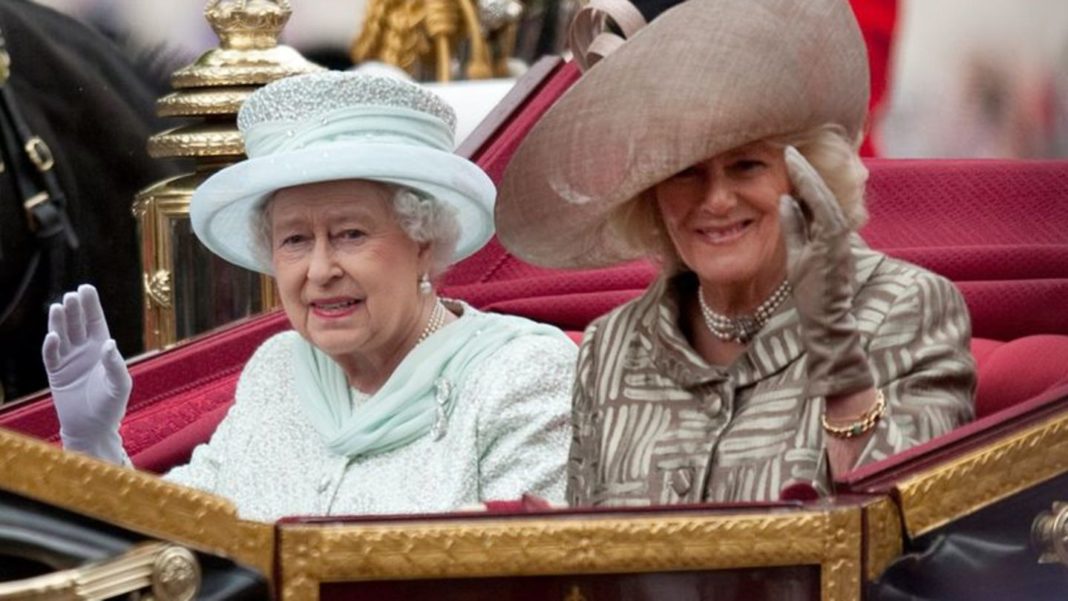 britische-royals:-queen-uebertraegt-meghans-theater-schirmherrschaft-an-camilla britische-royals:-queen-uebertraegt-meghans-theater-schirmherrschaft-an-camilla