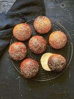 aus-“die-gemuesebaeckerei”:-hamburger-buns-mit-weissen-bohnen aus-“die-gemuesebaeckerei”:-hamburger-buns-mit-weissen-bohnen