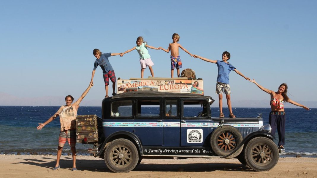 argentinien:-familie-reist-22-jahre-mit-oldtimer-um-die-welt-–-und-kehrt-nun-in-ihre-heimat-zurueck