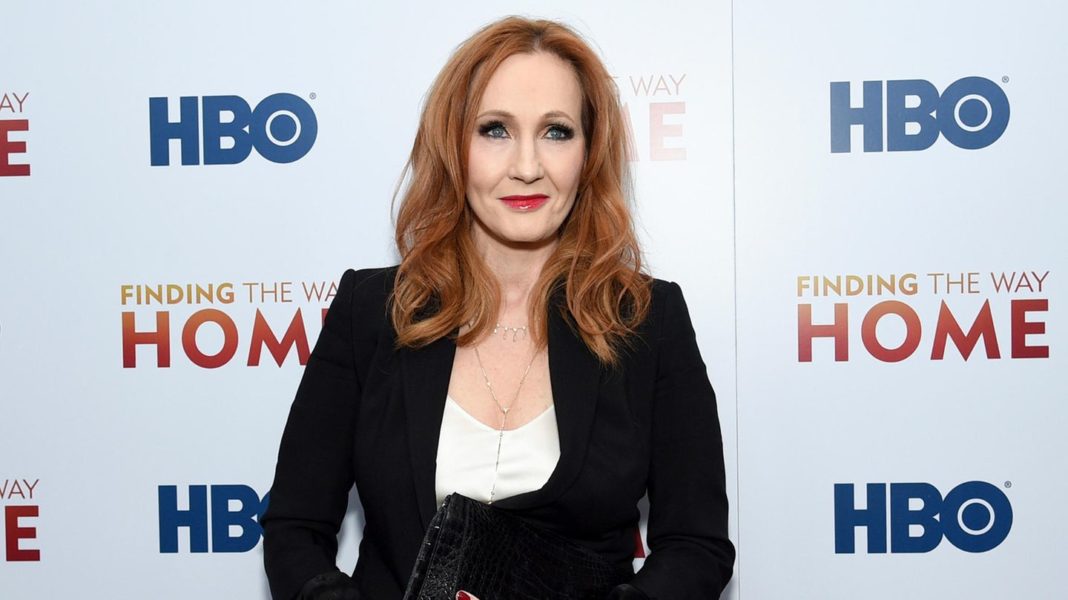 “harry-potter”-autorin:-putin-vergleicht-“canceln”-russischer-kultur-mit-kritik-an-jk.-rowling-–-die-schiesst-zurueck “harry-potter”-autorin:-putin-vergleicht-“canceln”-russischer-kultur-mit-kritik-an-jk.-rowling-–-die-schiesst-zurueck