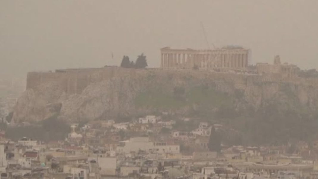 wetterphaenomen-in-athen:-sahara-sand-taucht-akropolis-in-ganz-besonderes-licht