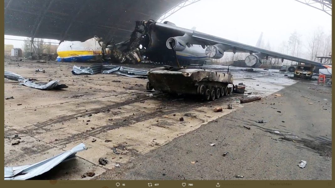 ukraine-krieg:-totalverlust-in-kiew:-neue-fotos-und-videos-zeigen-die-zerstoerte-antonow-an-225
